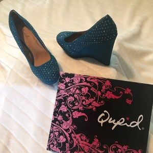🔥2/$45. NWB. Teal velvet wedges